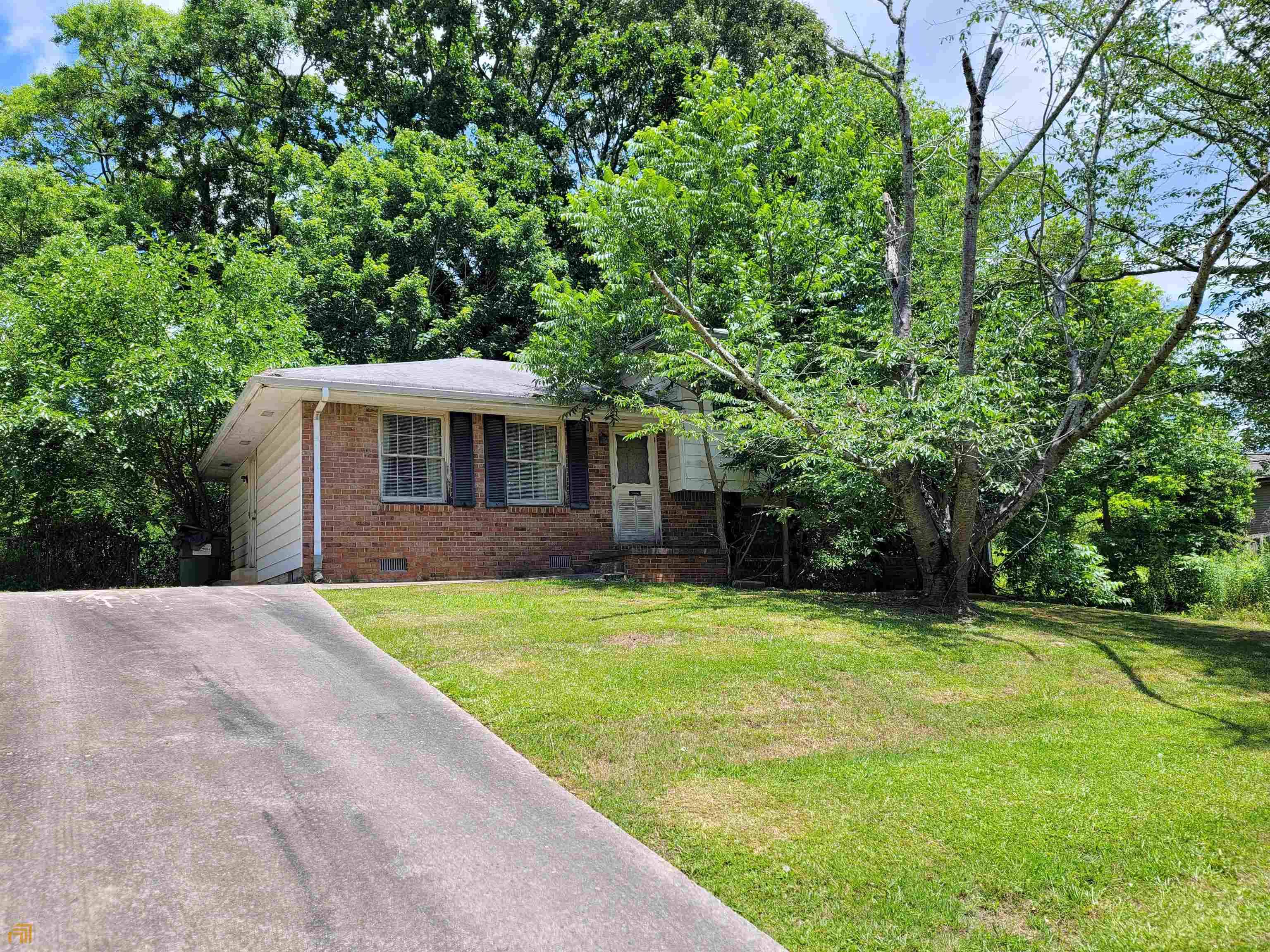 2768 Shelley LN, Ellenwood, GA 30294