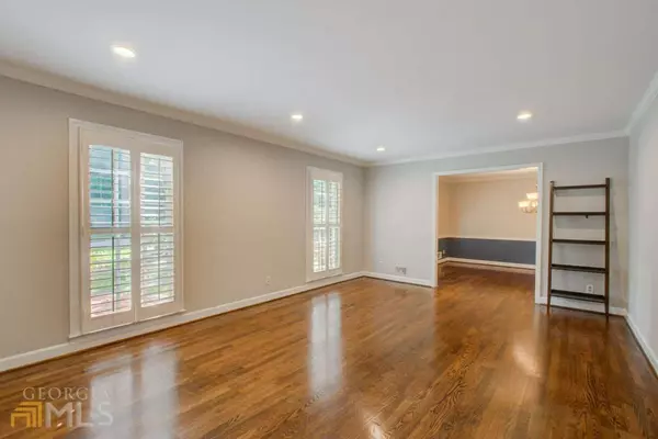 Sandy Springs, GA 30328,5735 Riverwood DR