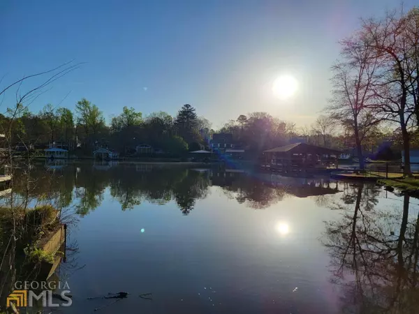 Eatonton, GA 31024,390 A Possum Point DR