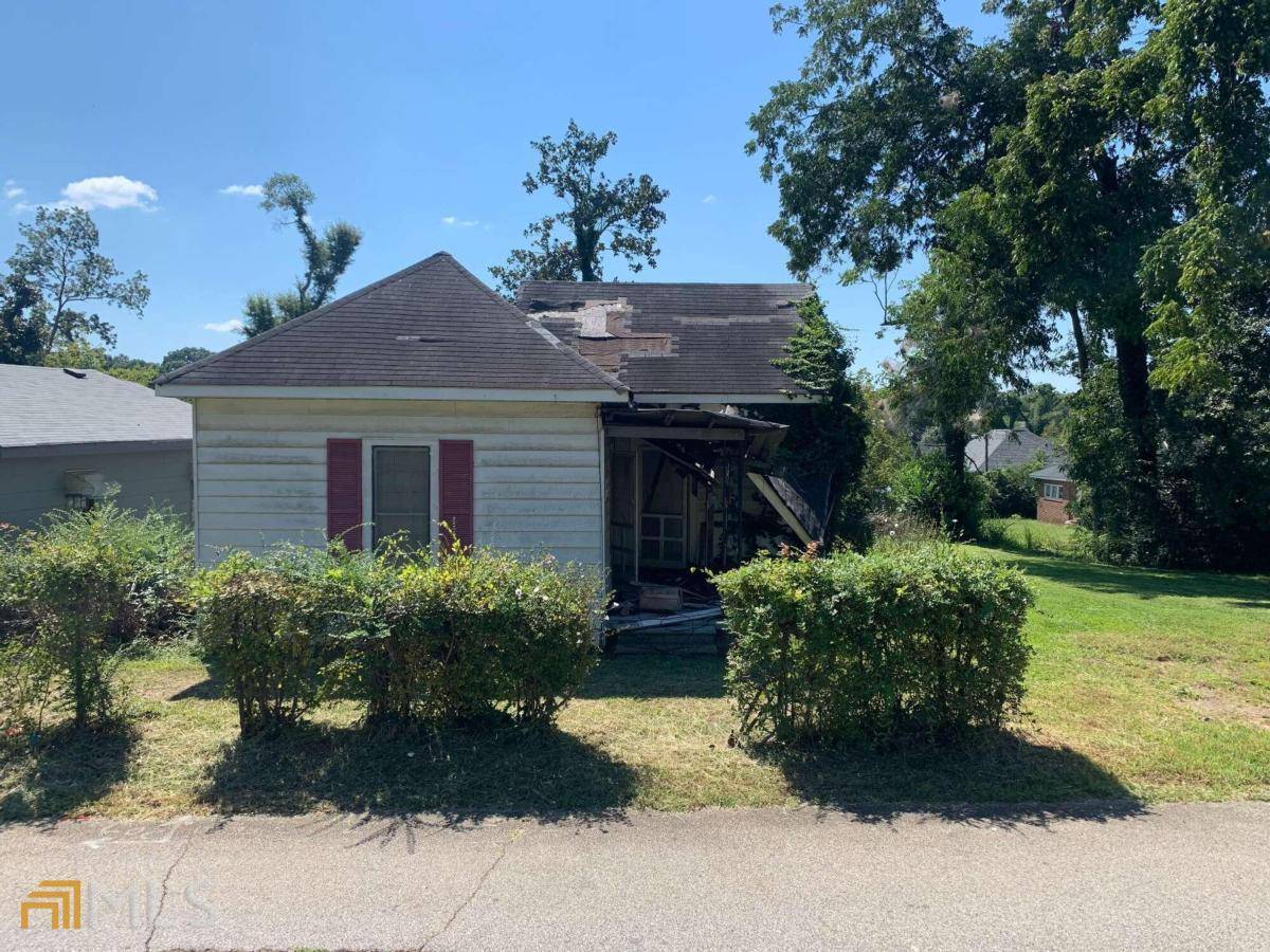 5 Smith ST, Newnan, GA 30263