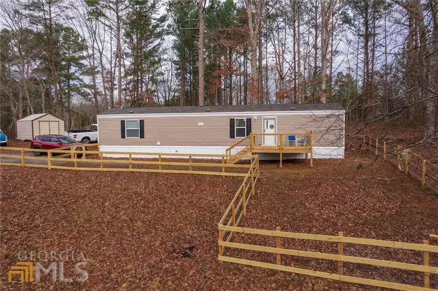 27 Fightingtown Creek, Mccaysville, GA 30555