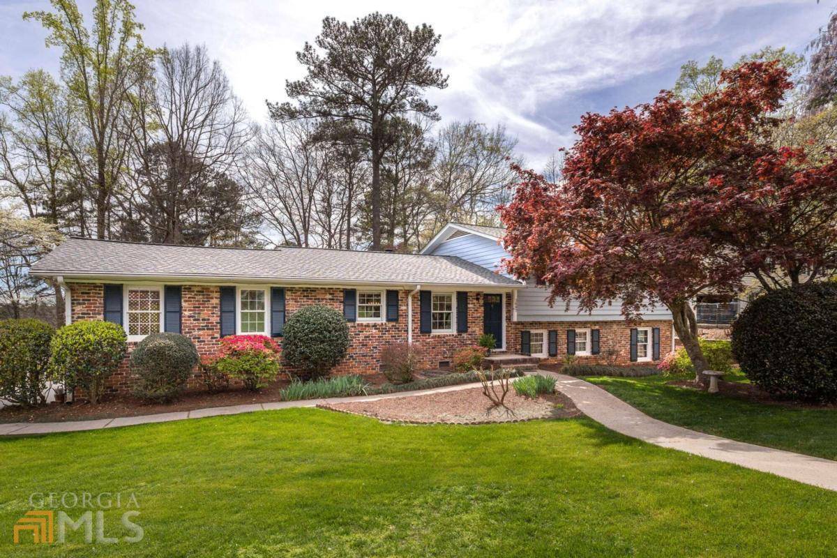1697 Chateau DR, Dunwoody, GA 30338