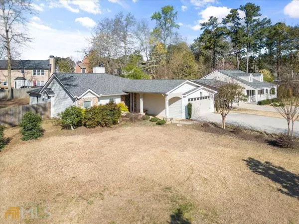 61 Holt RD NE,  Marietta,  GA 30068