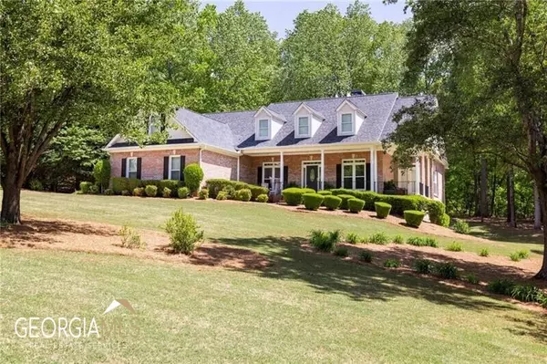 5088 Oak Farm Way, Flowery Branch, GA 30542