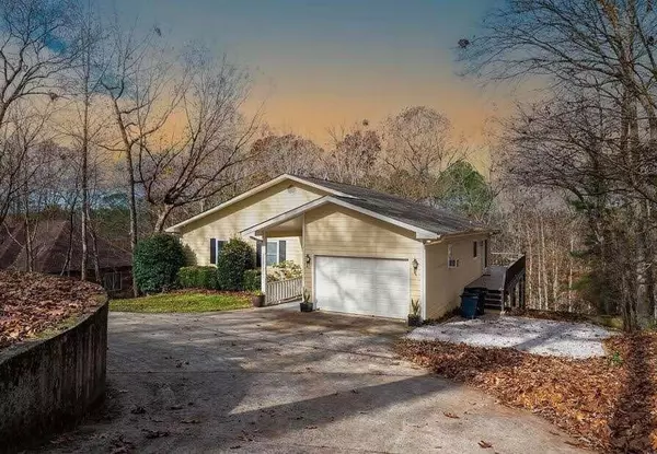 216 Long Cove, Lagrange, GA 30240