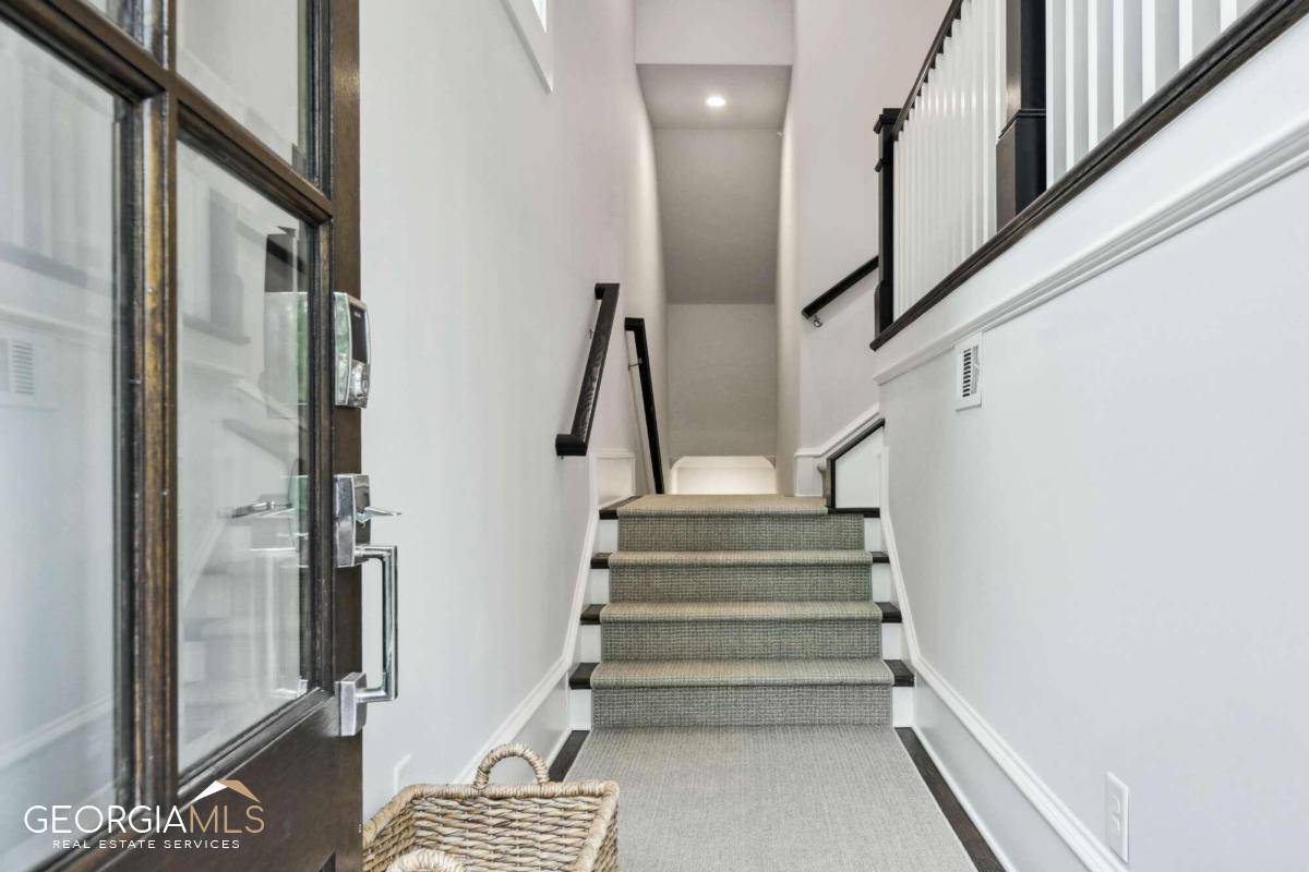 Atlanta, GA 30319,3715 Peachtree RD NE #17