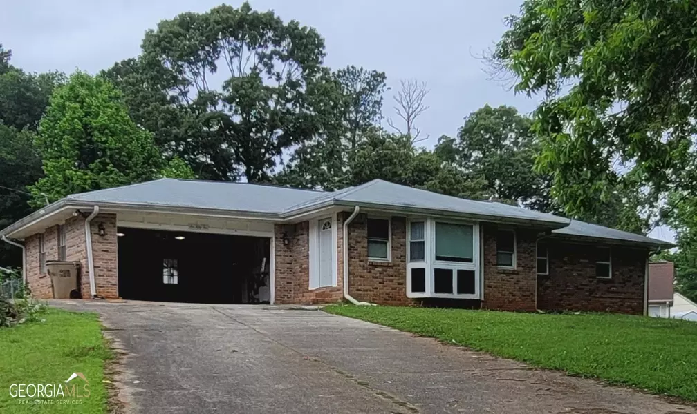 1052 Pineglen DR, Forest Park, GA 30297