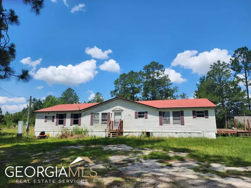 1348 Dyal School, Baxley, GA 31513