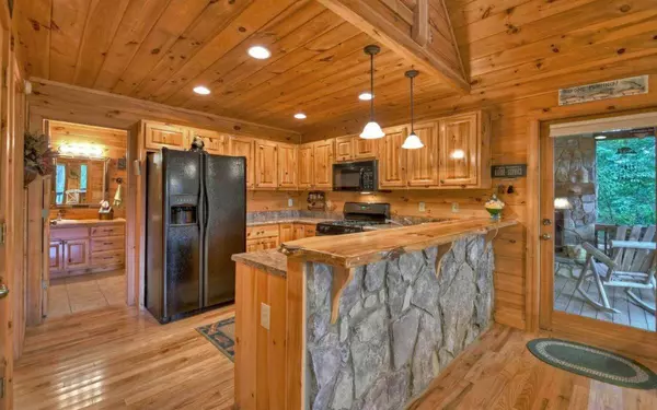 Blue Ridge, GA 30513,124 White Tail RDG
