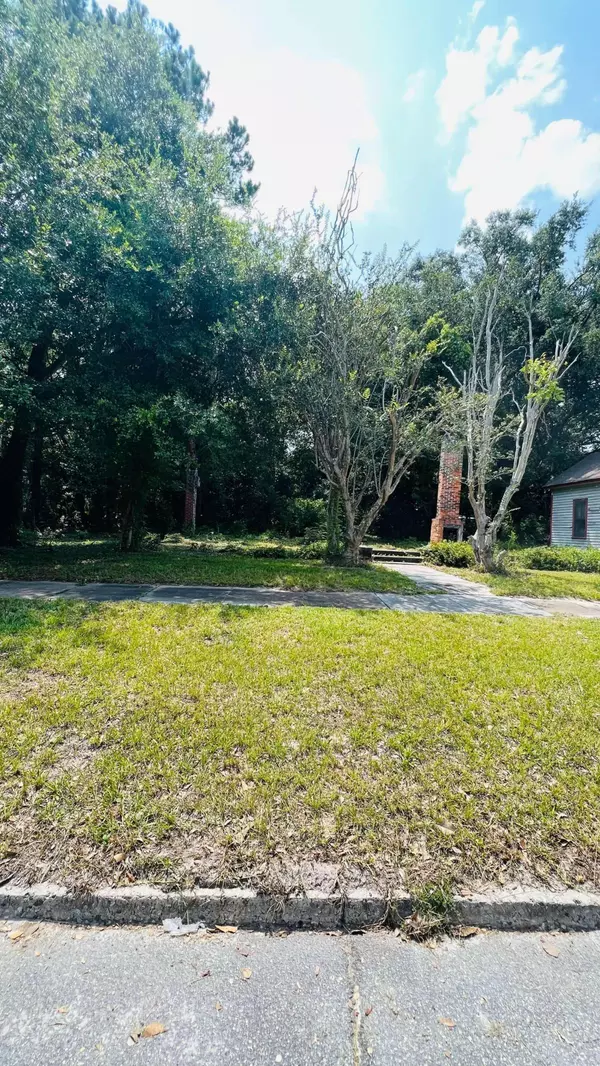 609 Folks ST, Waycross, GA 31501