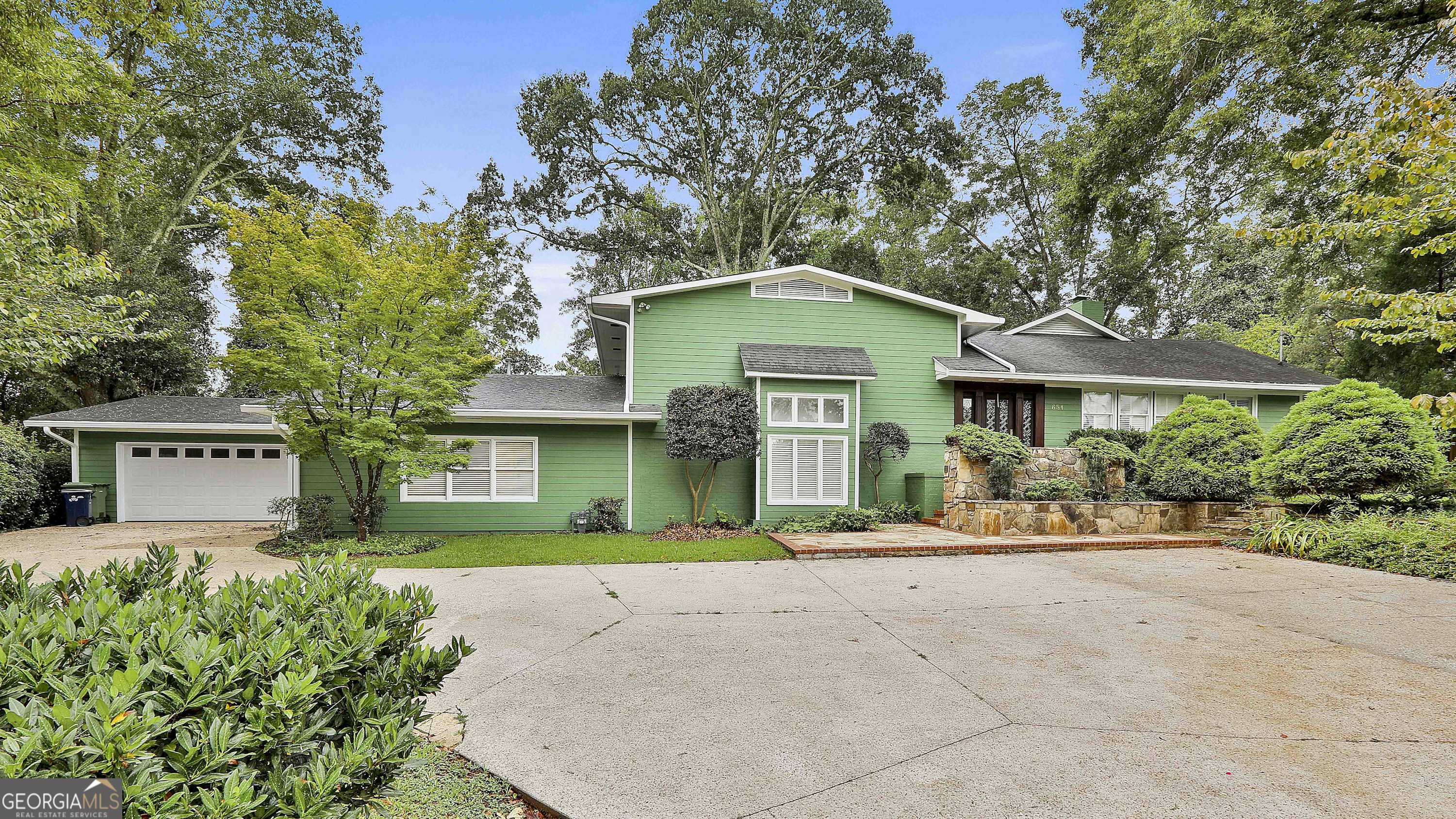 654 Brook CIR, Griffin, GA 30224
