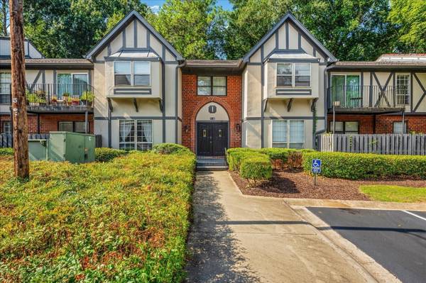 6851 Roswell, Sandy Springs, GA 30328