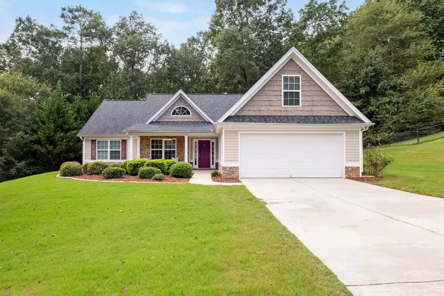 2321 Robin DR, Loganville, GA 30052