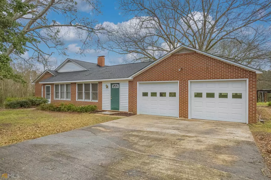 1206 Avalon RD, Martin, GA 30557