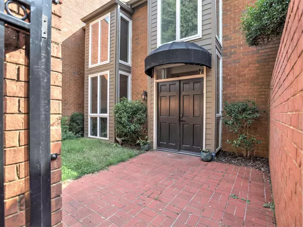 18 Willow Glen NE #18, Atlanta, GA 30328