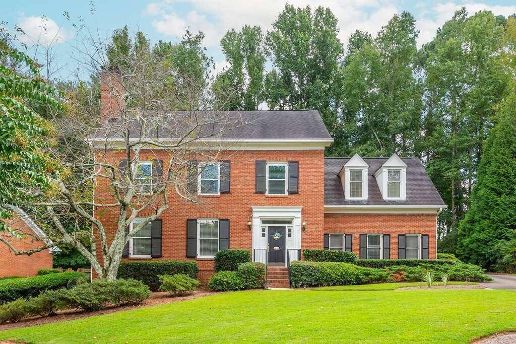 2075 Dunwoody Heritage DR, Sandy Springs, GA 30350
