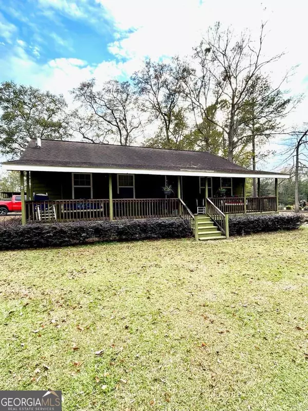 1902 E River RD, Baxley, GA 31513