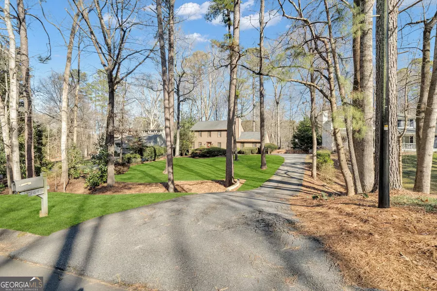 3649 Hermitage DR, Berkeley Lake, GA 30096