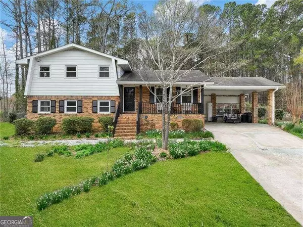 305 Greenwood DR NW, Lilburn, GA 30047
