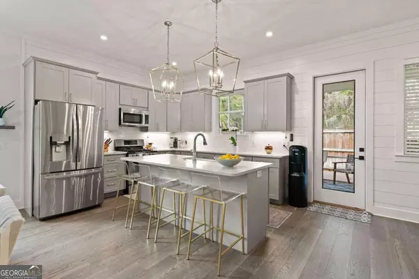 St. Simons, GA 31522,3 Lake View Cottages CT