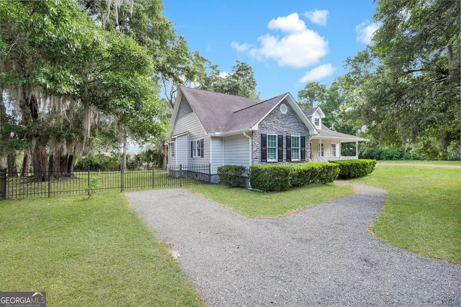 1231 SE Tamara DR, Darien, GA 31305