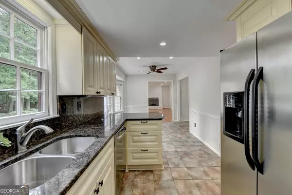 Stone Mountain, GA 30087,5664 SEVILLE LN