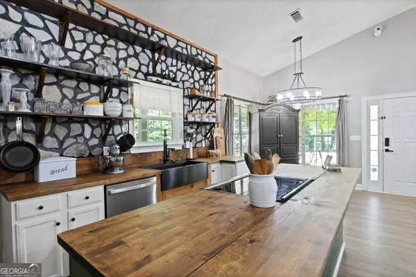 102 Mt Carmel RD Newnan, GA 30263