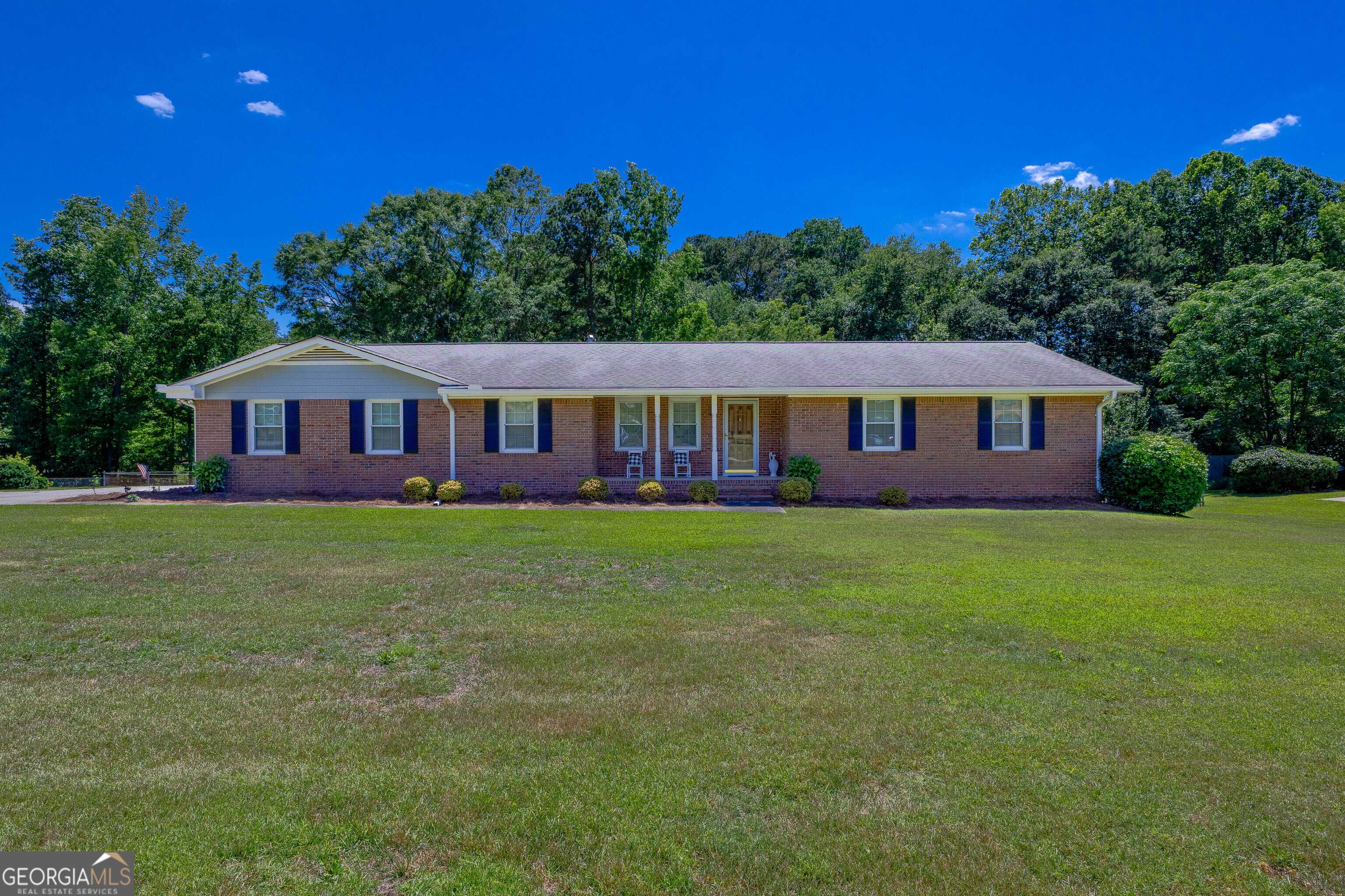 155 Redwood CIR, Fayetteville, GA 30214