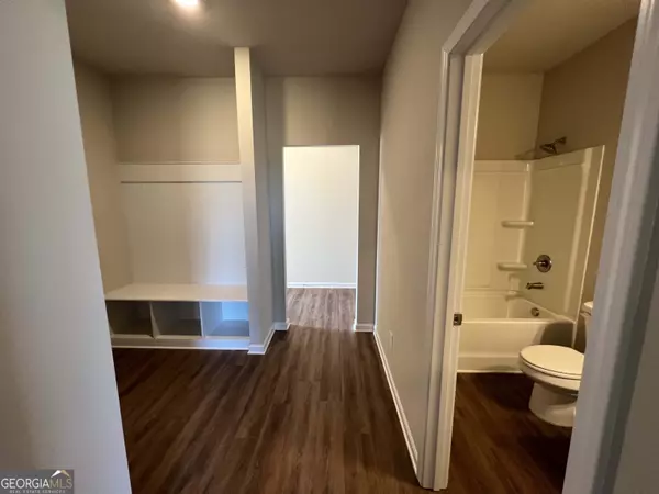 Macon, GA 31210,221 Sanders RD