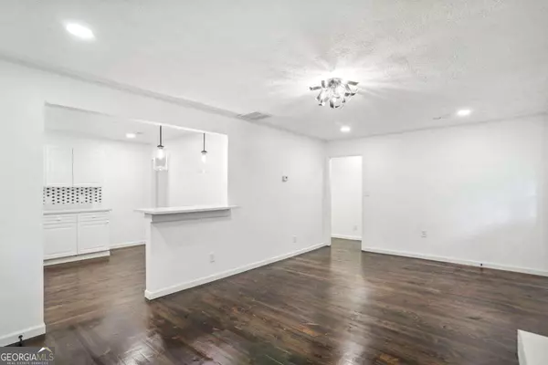 Dallas, GA 30157,102 1st AVE E