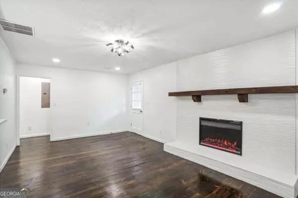 Dallas, GA 30157,102 1st AVE E