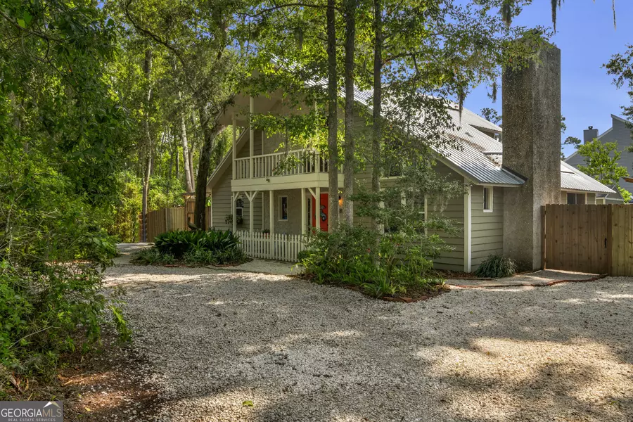 608 Sixth, St. Simons, GA 31522