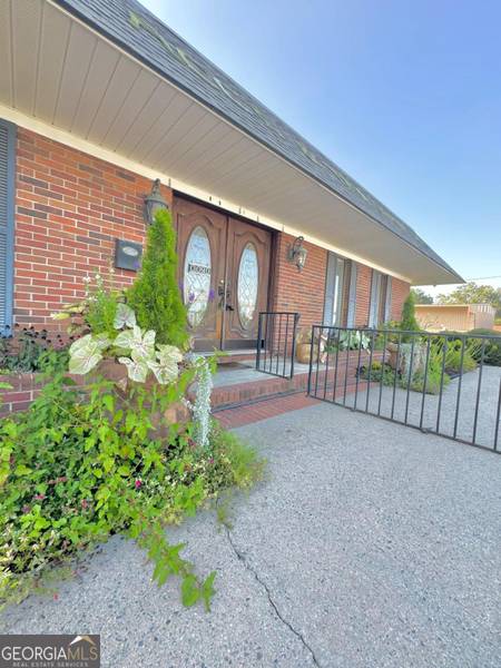 15 Walnut ST, Hazlehurst, GA 31539