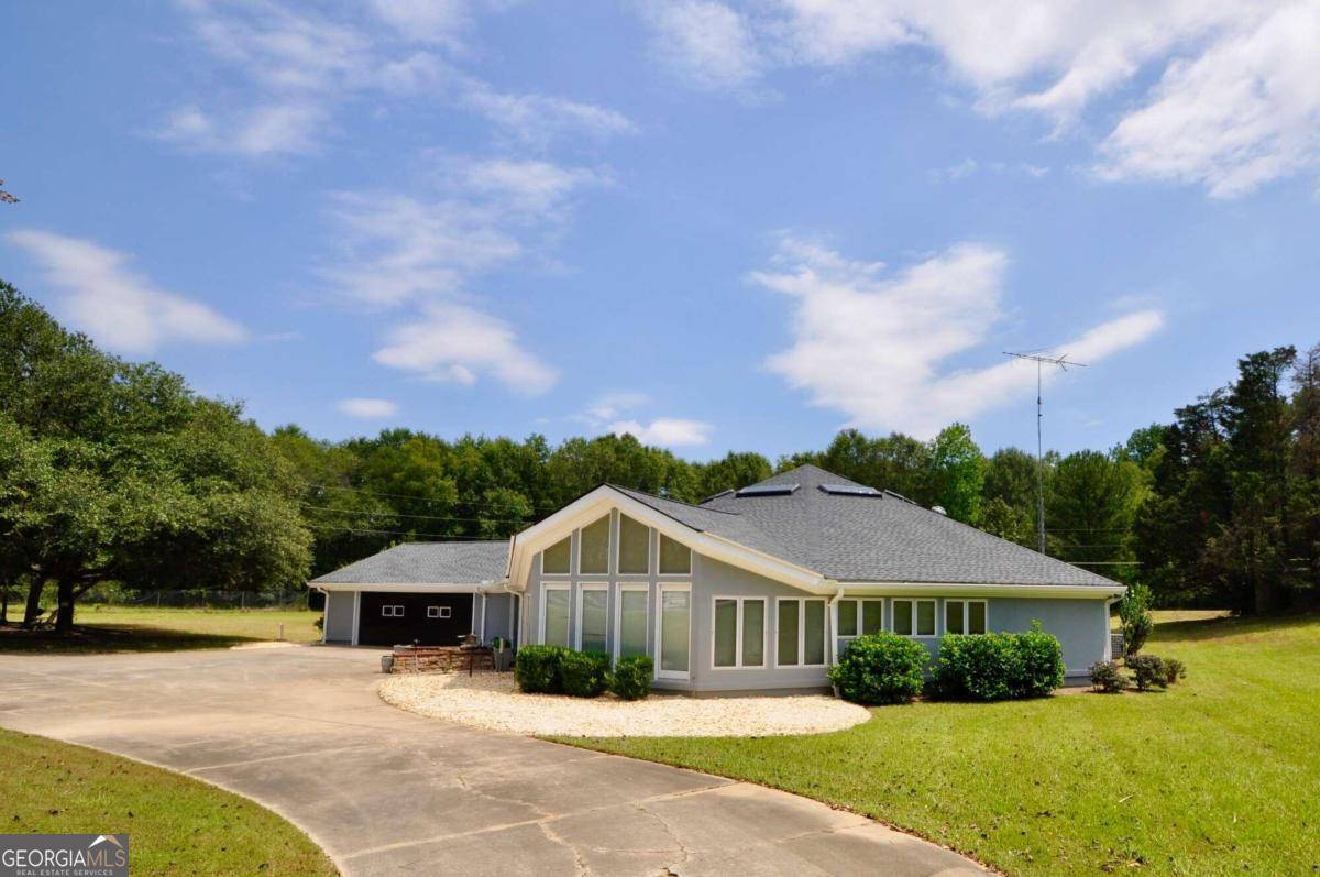 1250 Pete Dickens RD, Bogart, GA 30622