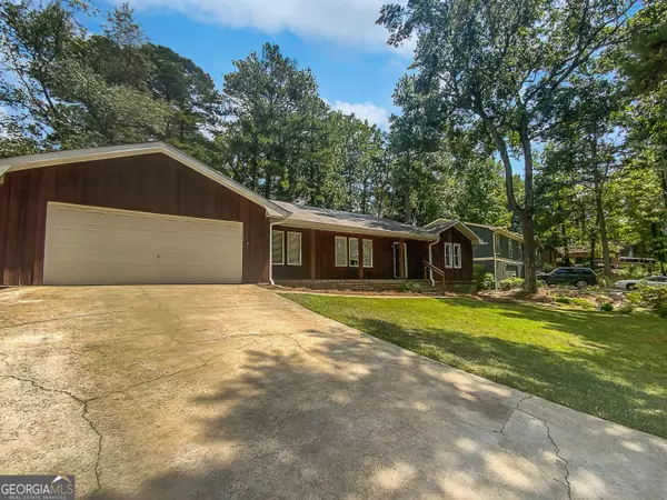 1548 Hidden Hills,  Stone Mountain,  GA 30088