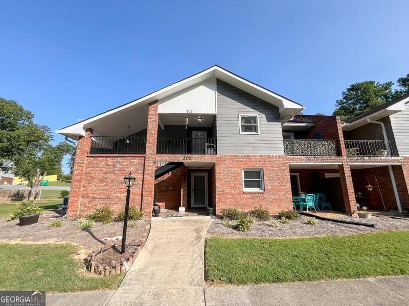 202 Montclair, Calhoun, GA 30701