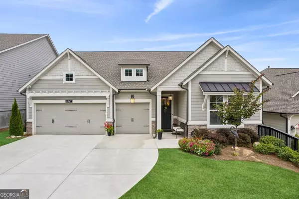 6947 Scenic Overlook TRCE, Flowery Branch, GA 30542