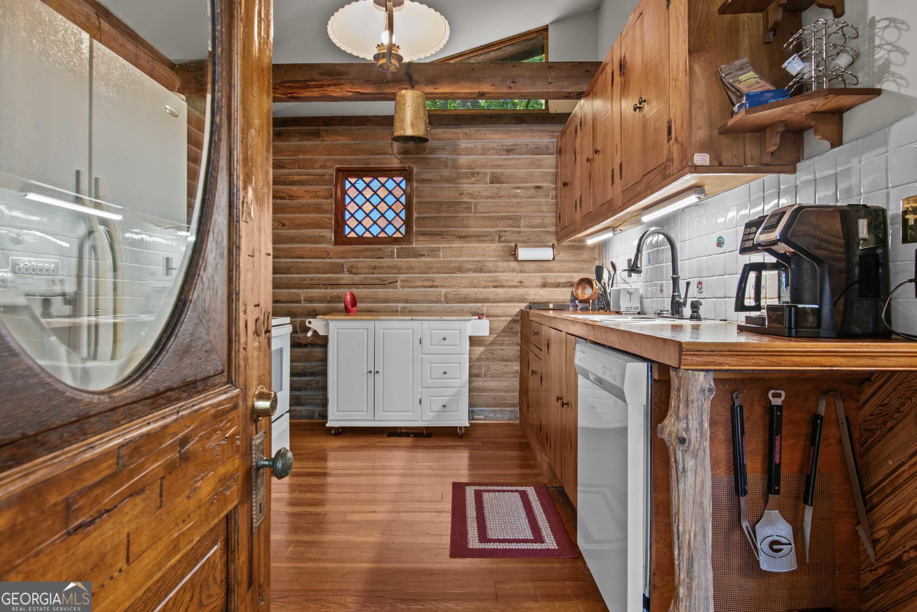 Eatonton, GA 31024,354 Possum Point DR