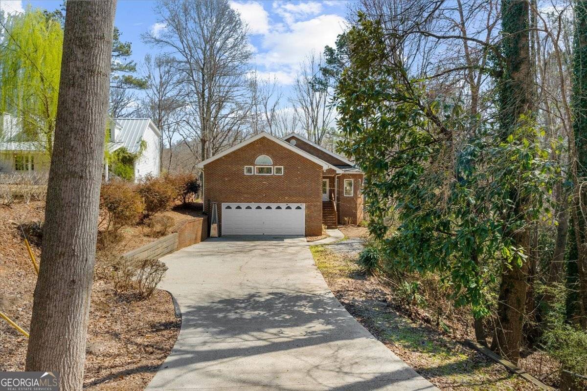 Flowery Branch, GA 30542,6137 White Oak DR