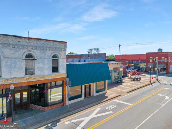 24 Hartwell ST, Royston, GA 30662