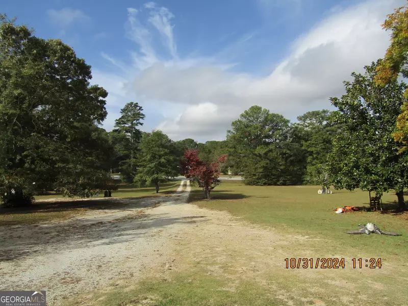1870 Parker RD SE, Conyers, GA 30094