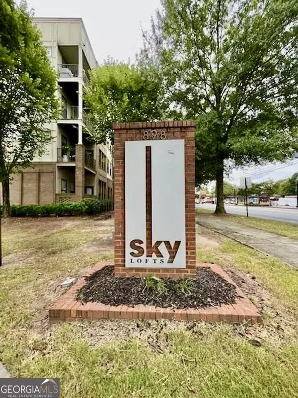 898 Oak, Atlanta, GA 30310