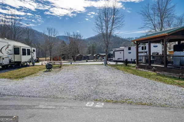 82 Holiday Rambler LN, Dillard, GA 30537