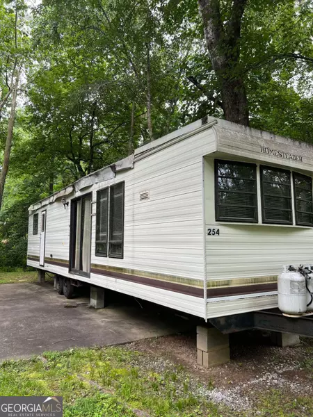 32 Creekview DR, Cleveland, GA 30528