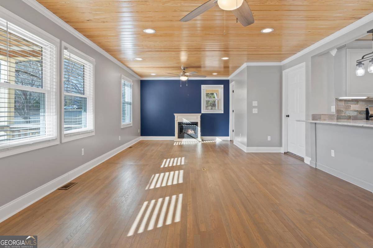 Eatonton, GA 31024,300 Oak WAY