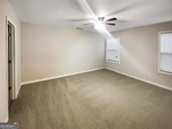Newnan, GA 30263,18 E Newnan #B