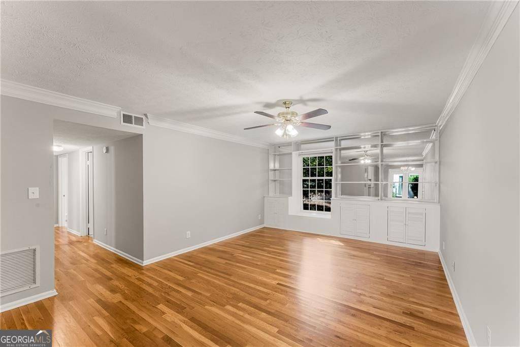 Atlanta, GA 30328,6700 Roswell RD #15B