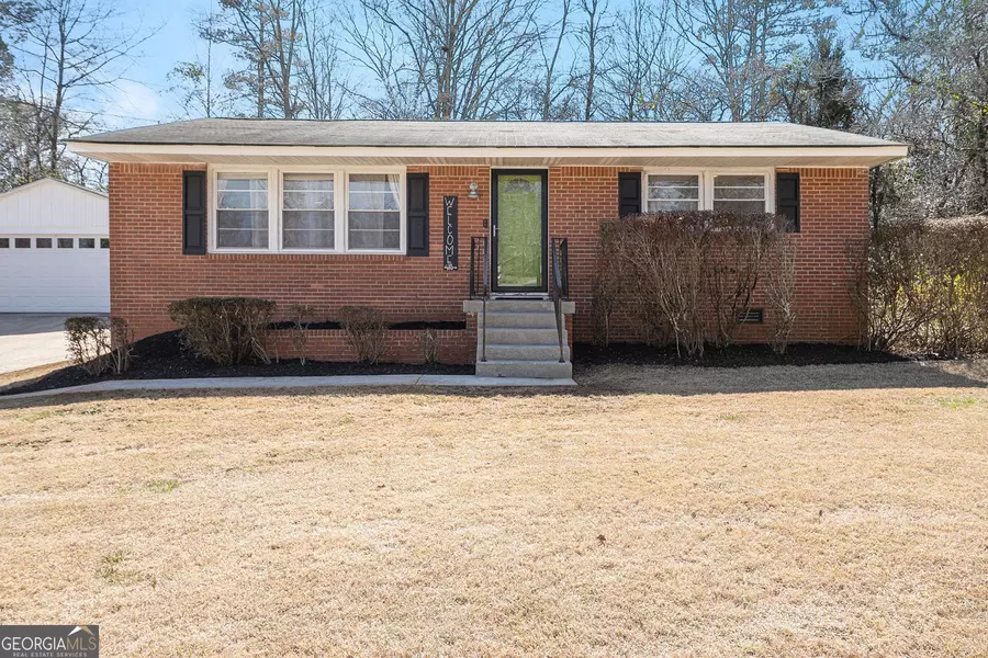 2 Bailey DR, Newnan, GA 30263