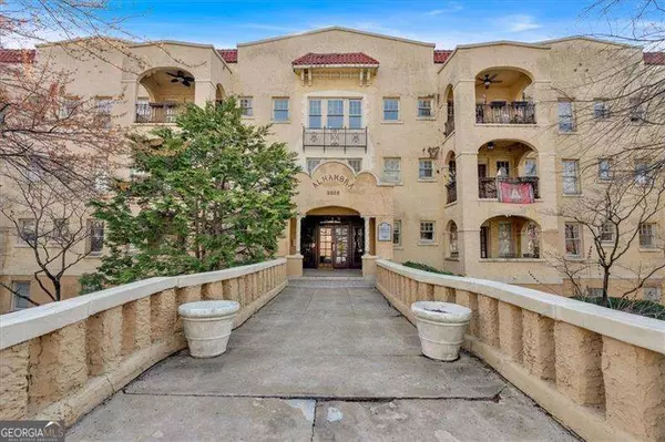 Atlanta, GA 30305,2855 Peachtree RD NE #302