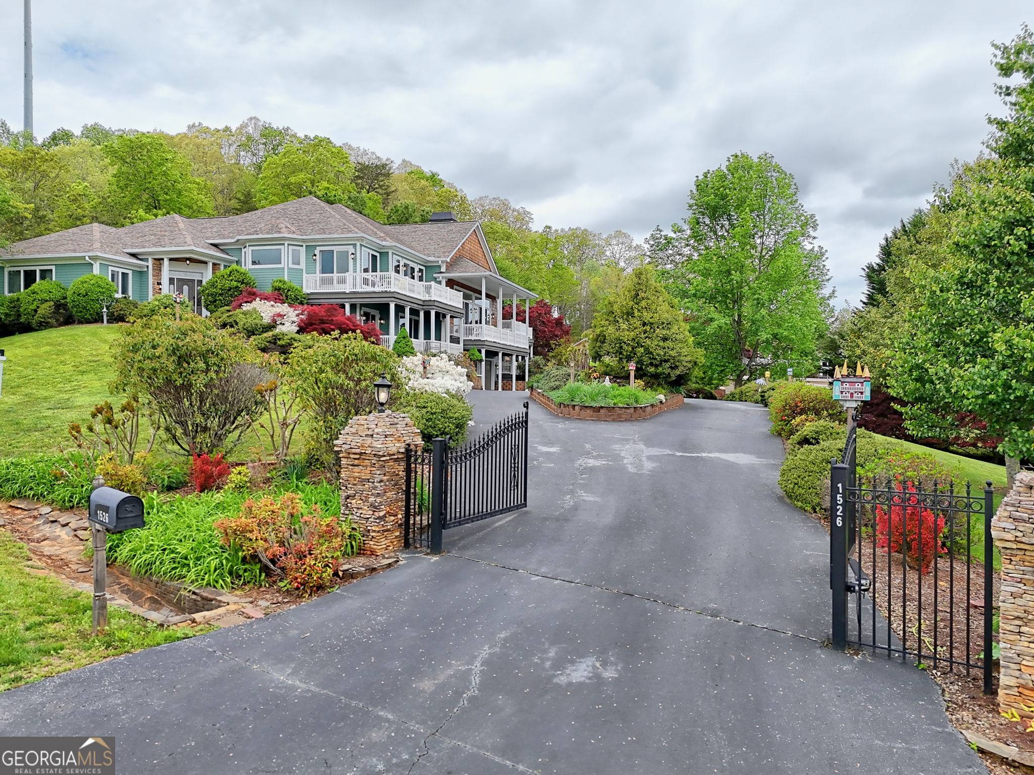 1526 Cedar View LN, Hiawassee, GA 30546